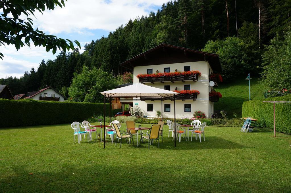Haus Peter Bed & Breakfast Latschach ober dem Faakersee Екстериор снимка
